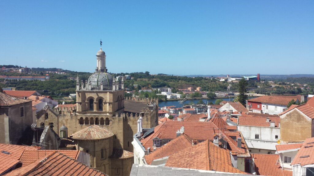 picture of the roofs of the city of coimbra